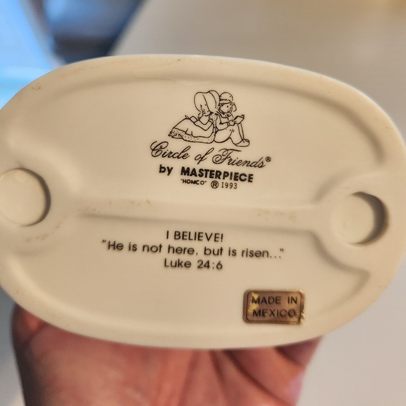 Circle of Friends Porcelain Statute - Picture 3 of 3